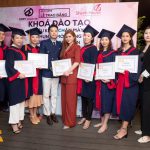 Ca sĩ Thái Trinh rạng ngời cùng dàn học viên Shynh House