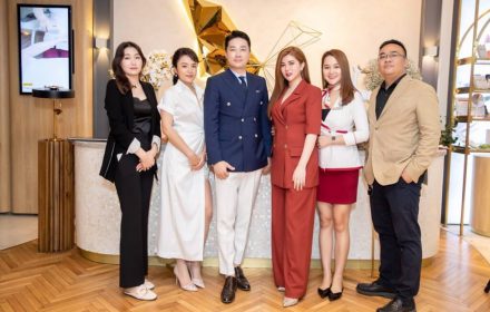 Ca sĩ Thái Trinh rạng ngời cùng dàn học viên Shynh House Ca sĩ Thái Trinh rạng ngời cùng dàn học viên Shynh House