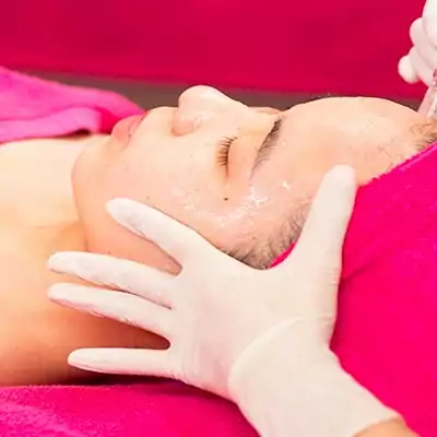 Chuyên viên sẽ ủ tê trong vòng 30 – 45 phút để quá trình thực hiện dễ dàng, không đau