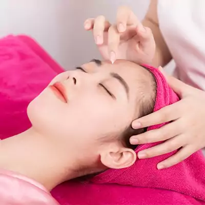 Sát trùng, giúp loại bỏ sạch sâu bụi bẩn,bã nhờn trên da.