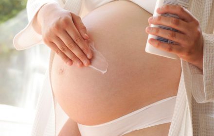 Dưỡng đẹp da mẹ bầu để làn da trắng hồng, mịn màng như da em bé Dưỡng đẹp da mẹ bầu để làn da trắng hồng, mịn màng như da em bé