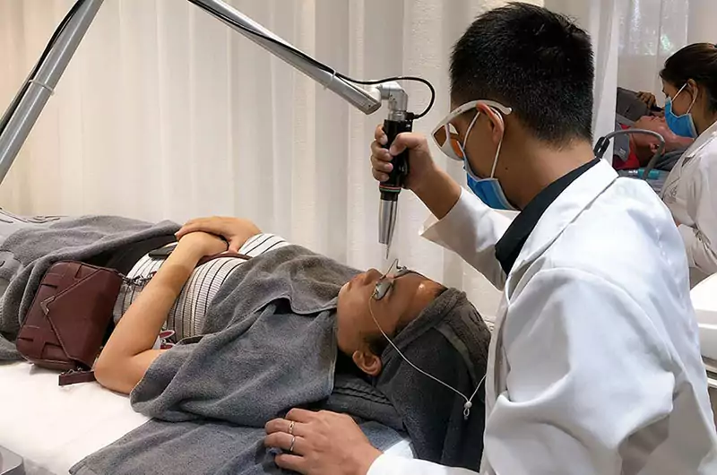 Bác sĩ trị nám siêu vi điểm Mela Extra