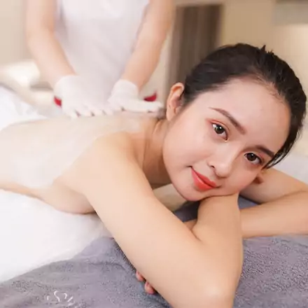 Massage da loại bỏ tế bào chết, kích thích tuần hoàn máu, giảm stress.