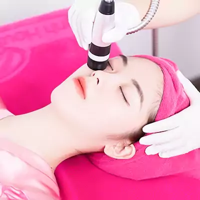 Sau đó điện di huyết thanh đi vào sâu trong da.