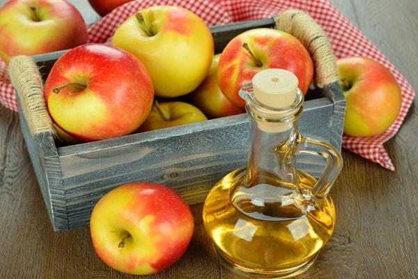 Giấm táo hỗ trợ xẹp mụn viêm không nhân hiệu quả