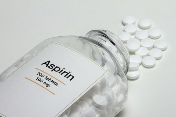 Cách làm xẹp mụn nhanh chóng với aspirin
