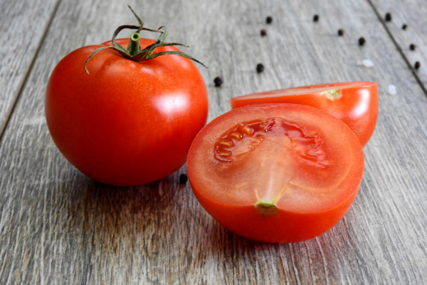 Cà chua chứa nhiều khoáng chất và vitamin tốt cho da