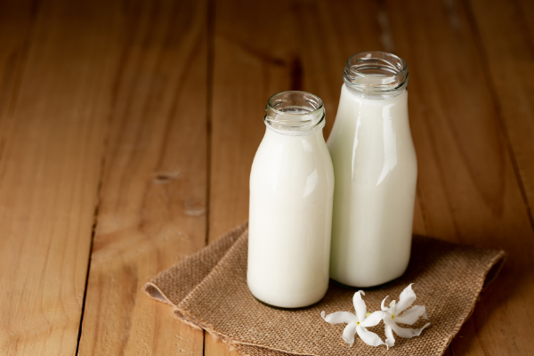 Sữa tươi kết hợp với bia làm nguyên liệu tắm trắng cho da