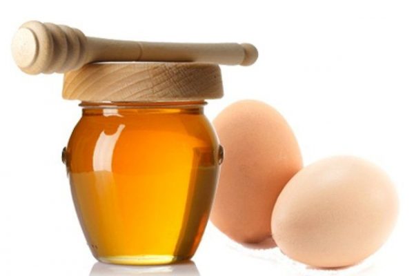 Trứng gà và mật ong là công thức giúp bạn có làn da trắng đẹp tự nhiên hiệu quả