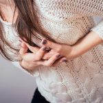 Không nên mặc áo quá chật