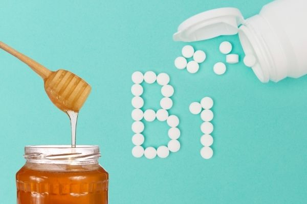 Cách làm trắng da mặt bằng vitamin B1 với mật ong
