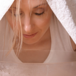 Chăm sóc da mặt sau sinh tại nhà