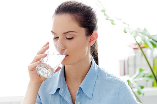 Nếu bạn uống ít nước thì quá trình trao đổi chất sẽ bị hạn chế. 