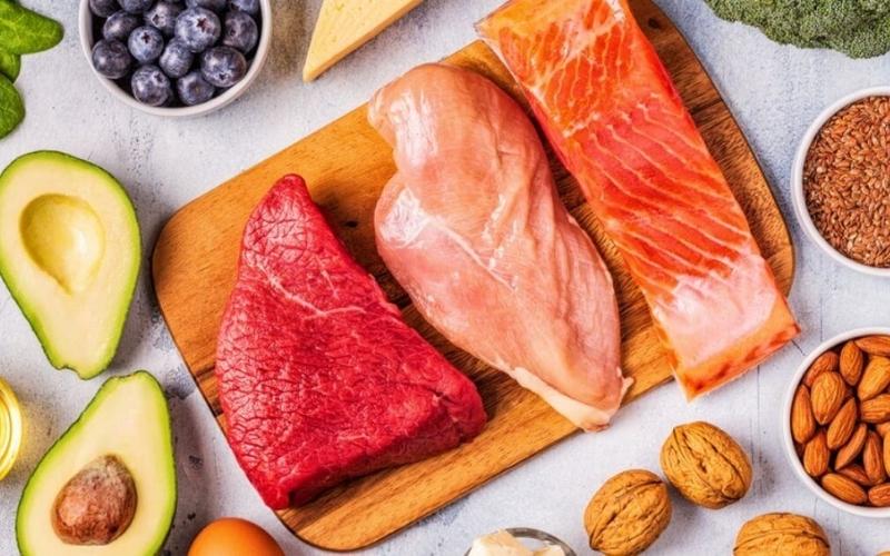 Cá, thịt bò, ức gà giàu protein nên ăn khi giảm cân 