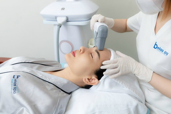 Belas Spa kết hợp Bio Peeling, Oxyjet Star và Blue Light trong liệu trình điều trị mụn