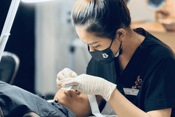 Rebi Beauty Spa ứng dụng Chemical Peel trong điều trị mụn