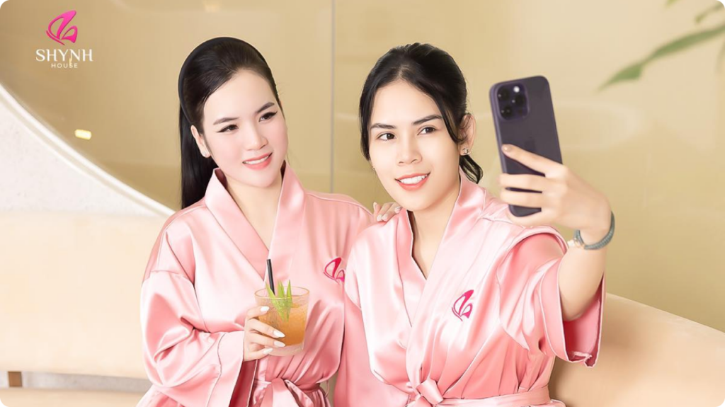 ÁO CHOÀNG THÊU TÊN