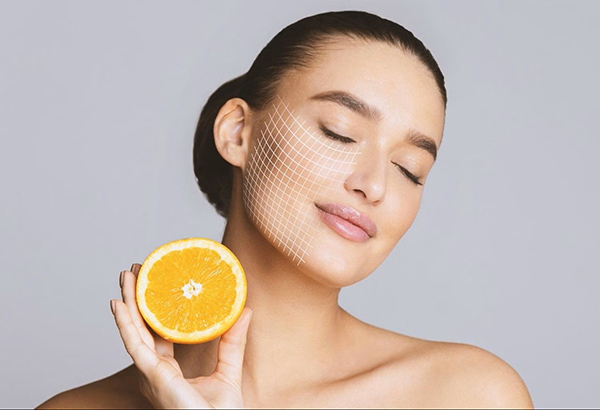 Chanh chứa vitamin C giúp hỗ trợ chống oxy hóa và phục hồi da sau mụn