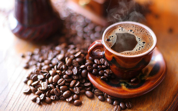 Thực phẩm chứa cafein nhiều có thể ảnh hưởng đến giấc ngủ và sức khỏe làn da