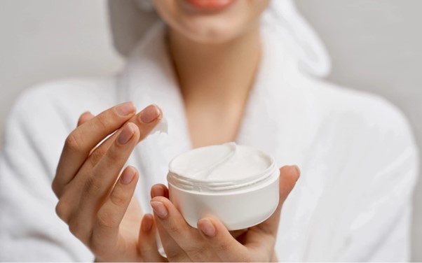 Ưu tiên các sản phẩm chăm sóc da dịu nhẹ để da nhanh phục hồi