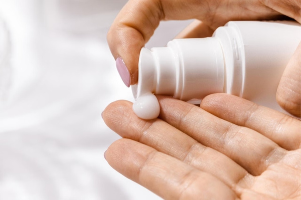 Ưu tiên chống nắng kỹ với SPF từ 30-50