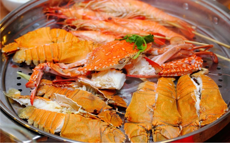 Hải sản là nhóm dễ gây ngứa và kích ứng trên nền da đang tổn thương