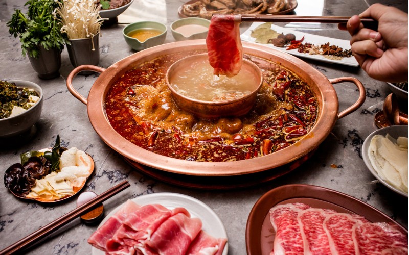 Hạn chế ăn đồ cay nóng, nhiều dầu mỡ sau khi nặn mụn