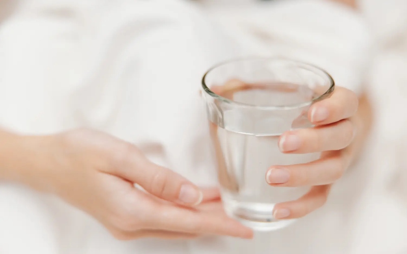 Giữ thói quen uống nhiều nước để da phục hồi nhanh hơn