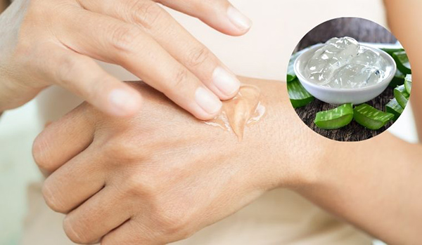 Dung dịch nha đam và giấm táo pha loãng để chăm sóc da bị mụn ẩn
