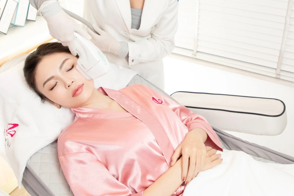 1 Liệu trình trị mụn ở spa hết bao nhiêu tiền