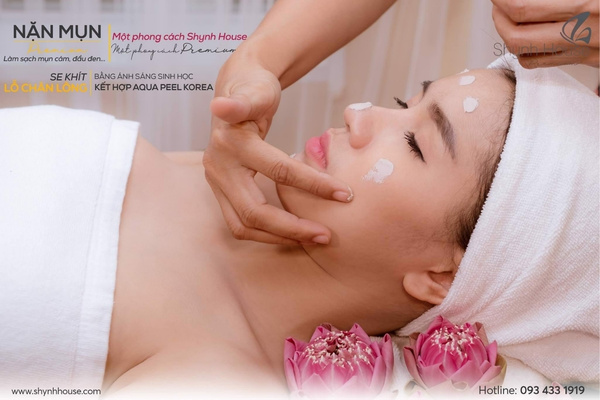 Đến phòng khám da liễu khi phát hiện có mụn