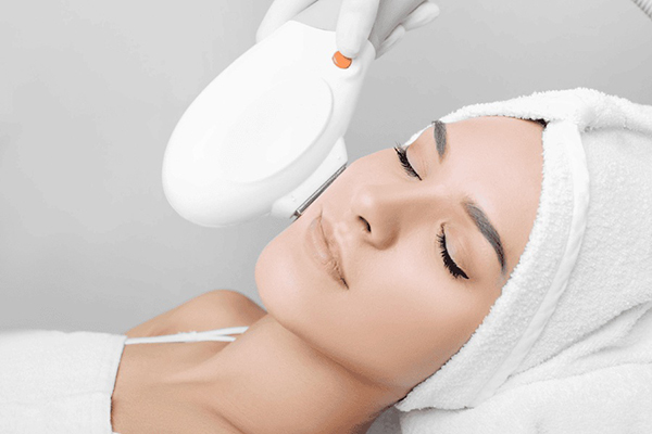 Công nghệ IPL hỗ trợ cải thiện nám bề mặt, tàn nhang và giúp làn da sáng đều màu hơn