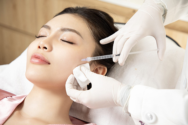 Quy trình tiêm filler hỗ trợ làm đầy vùng da bị sẹo rỗ