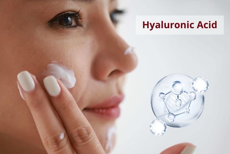 Dưỡng ẩm chứa HA giúp làn da ngậm nước, duy trì độ ẩm và trông căng mịn hơn
