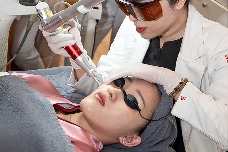 Laser Fractional kích thích quá trình tái tạo collagen và làm phẳng bề mặt