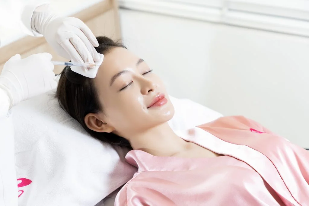 Bác sĩ Shynh Medical Clinic tư vấn phương pháp thẩm mỹ phù hợp với từng gương mặt